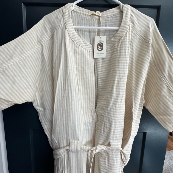 Dreamy Soft Relaxed Drape V-Neck Maxi Dress - Picture 6 of 8